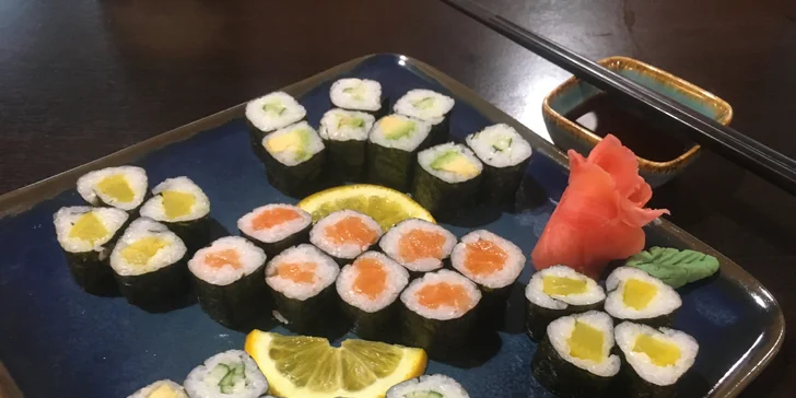 Japonsko v Dejvicích: sety s 24–54 ks sushi, jarní závitky s krevetami i minizávitky