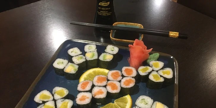 Japonsko v Dejvicích: sety s 24–54 ks sushi, jarní závitky s krevetami i minizávitky