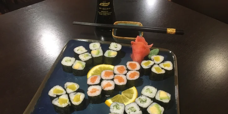 Japonsko v Dejvicích: sety s 24–54 ks sushi, jarní závitky s krevetami i minizávitky