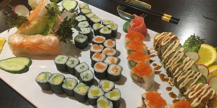 Japonsko v Dejvicích: sety s 24–54 ks sushi, jarní závitky s krevetami i minizávitky