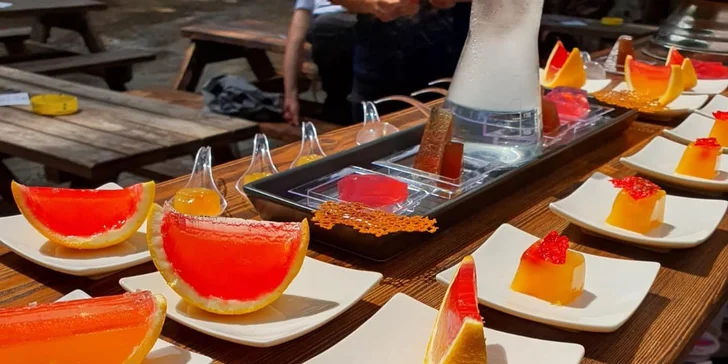 Staňte se barmanem: základní barbek kurz nebo kurz molekulární mixologie