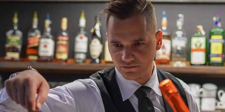 Staňte se barmanem: základní barbek kurz nebo kurz molekulární mixologie