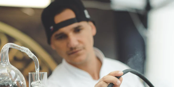 Staňte se barmanem: základní barbek kurz nebo kurz molekulární mixologie