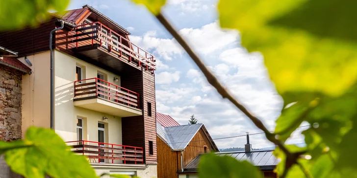 Jáchymov: apartmány s úchvatným výhledem na Krušné hory až pro 4 lidi