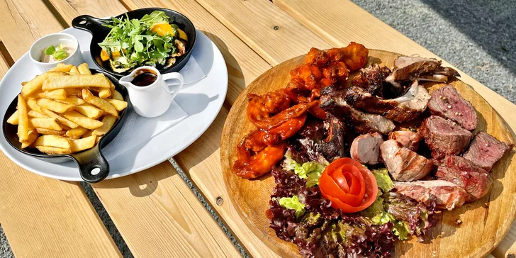 Masové prkno pro dva na kraji Pardubic: Buffalo wings, vepřová žebra a panenka i hovězí svíčková