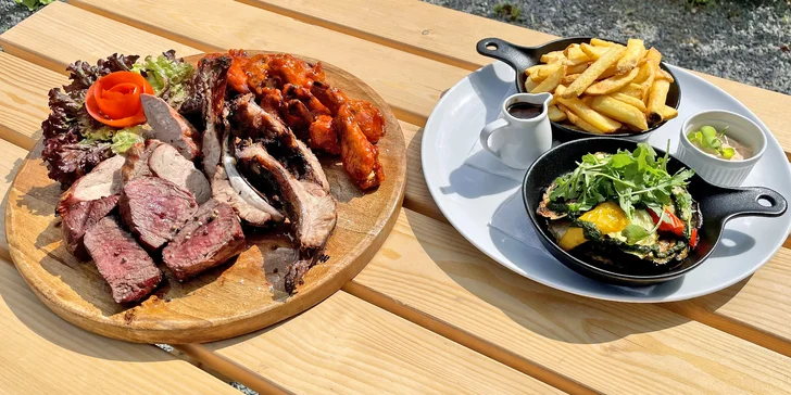 Masové prkno pro dva na kraji Pardubic: Buffalo wings, vepřová žebra a panenka i hovězí svíčková