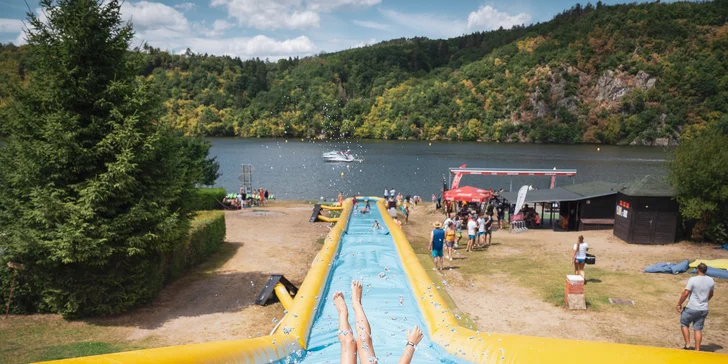 Pořádná porce zábavy pro malé i velké: vstup na obří nafukovací skluzavku