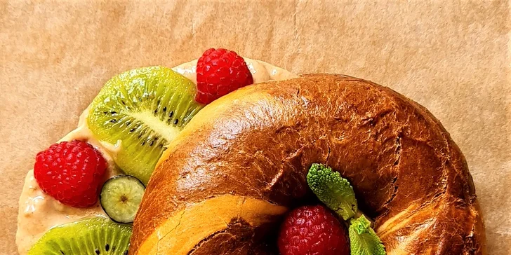 Sladký nebo slaný plněný bagel a káva, čaj i limonáda na Vinohradech pro 1 i 2 osoby