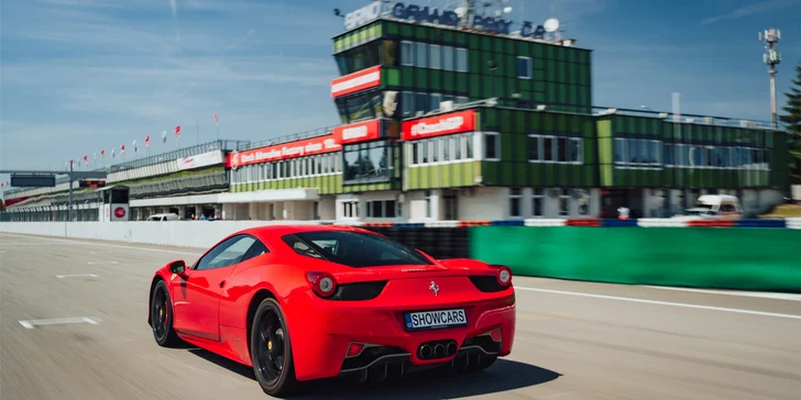 Dárkové poukazy na adrenalinové aktivity Showcars: supersporty, velký okruh, polygony