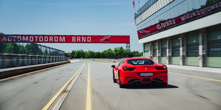 Jízda na Masarykově závodním okruhu Automotodromu Brno ve Ferrari, Lamborghini, McLarenu, Porsche i Audi
