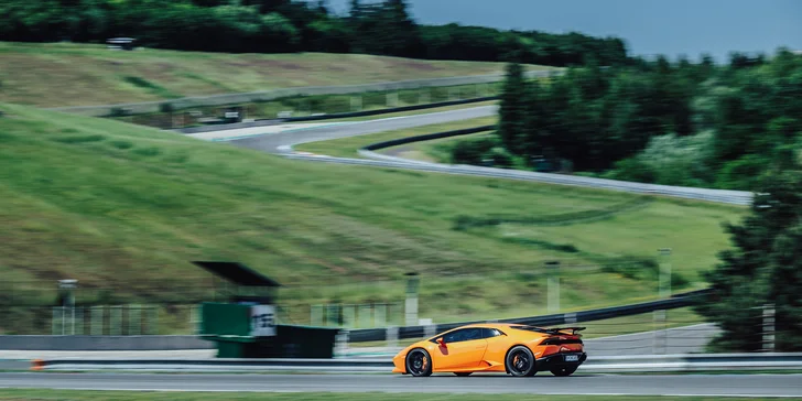 Dárkové poukazy na adrenalinové aktivity Showcars: supersporty, velký okruh, polygony