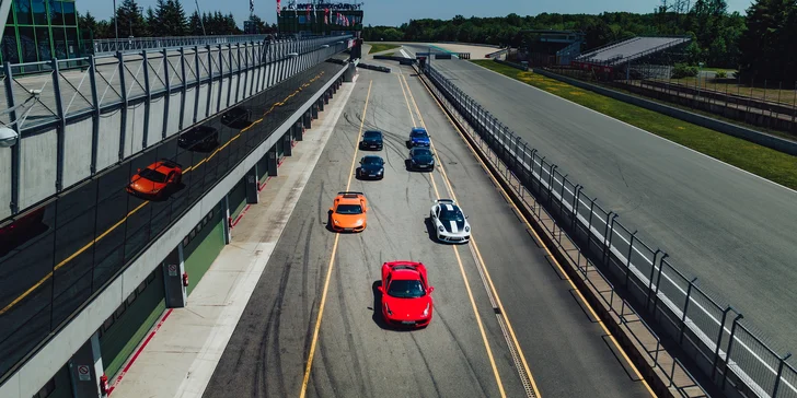 Dárkové poukazy na adrenalinové aktivity Showcars: supersporty, velký okruh, polygony