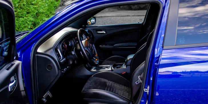 Králem silnic na 12, 24 či 48 hod.: Dodge Charger 5.7 V8 HEMI s výkonem 400 koní