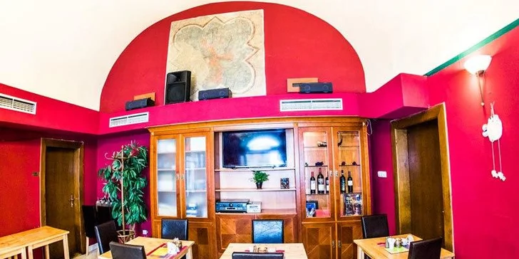 Jedna či dvě pizzy dle výběru z 10 druhů na Starém Městě