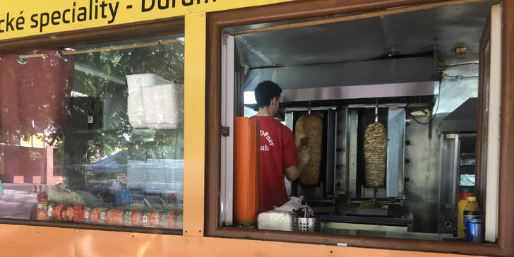 Dürum kebab s masem dle výběru i ovčím sýrem na Lukách