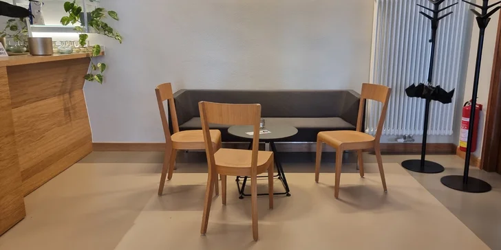 Otevřený voucher do Café Oskar v táborském divadle: 150–600 Kč na kávu, vína i drinky