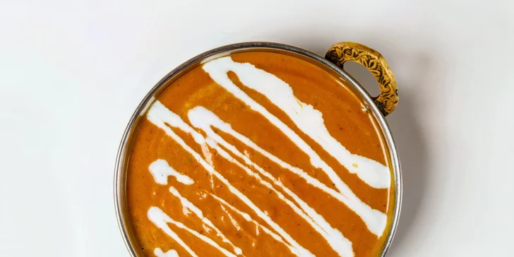 Hlavní chod a třeba i předkrm pro 2 osoby: chicken tikka masala, panner butter i dal fry