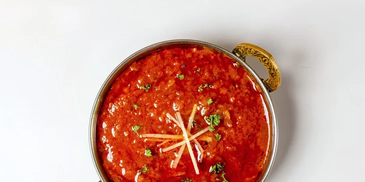 Hlavní chod a třeba i předkrm pro 2 osoby: chicken tikka masala, panner butter i dal fry