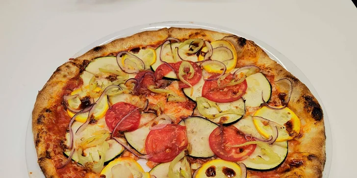 Jedna či dvě pizzy dle výběru z 10 druhů na Starém Městě