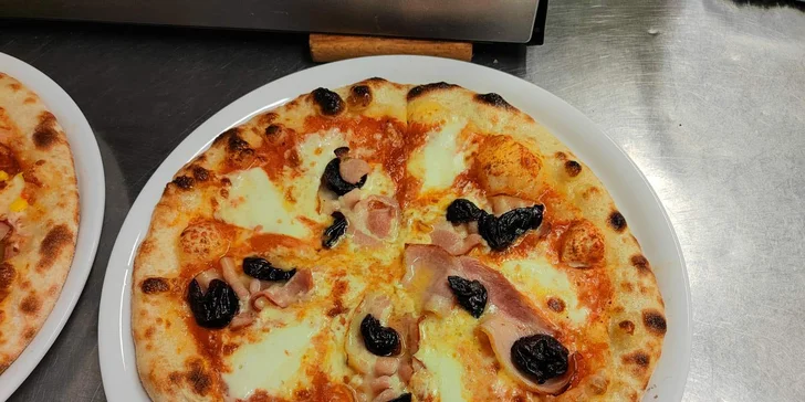 Jedna či dvě pizzy dle výběru z 10 druhů na Starém Městě