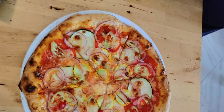 Jedna či dvě pizzy dle výběru z 10 druhů na Starém Městě