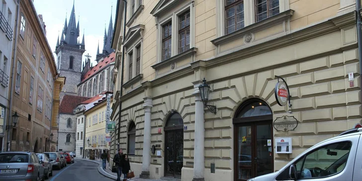Jedna či dvě pizzy dle výběru z 10 druhů na Starém Městě