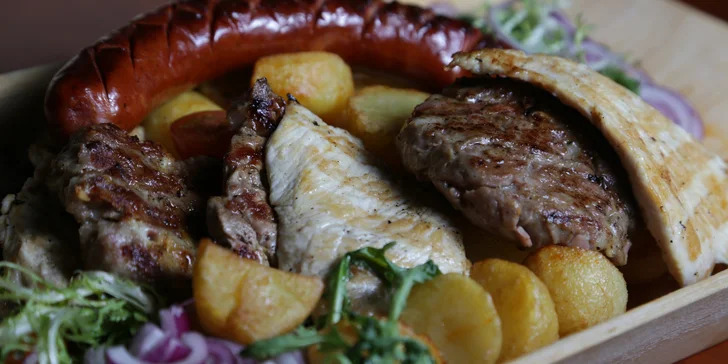 Masové hody: pečené vepřové koleno, staročeský talíř s kachnou a zelím či mix grill pro 2 osoby