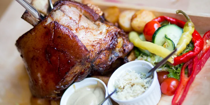 Masové hody: pečené vepřové koleno, staročeský talíř s kachnou a zelím či mix grill pro 2 osoby