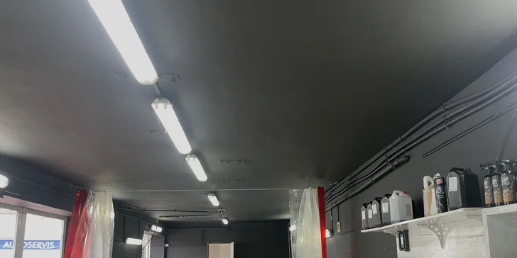 Ruční mytí exteriéru nebo interiéru auta i s tepováním či voskem