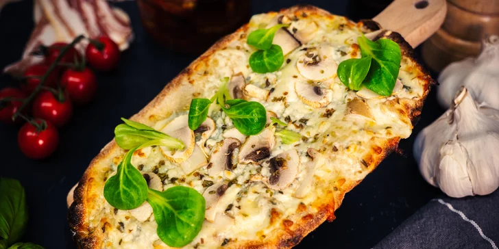 Jídlo s sebou: pinsa aneb lehká pizza podle vašeho gusta i nápoj pro 1 nebo 2 osoby