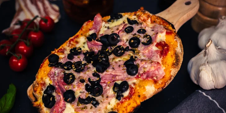 Jídlo s sebou: pinsa aneb lehká pizza podle vašeho gusta i nápoj pro 1 nebo 2 osoby