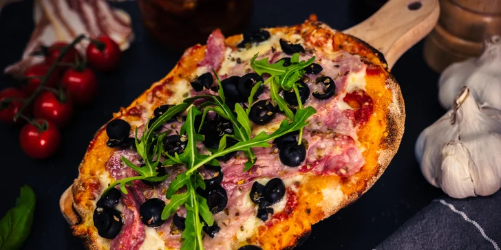 Jídlo s sebou: pinsa aneb lehká pizza podle vašeho gusta i nápoj pro 1 nebo 2 osoby