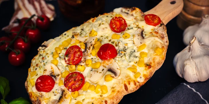 Jídlo s sebou: pinsa aneb lehká pizza podle vašeho gusta i nápoj pro 1 nebo 2 osoby