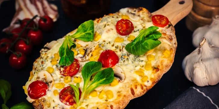 Jídlo s sebou: pinsa aneb lehká pizza podle vašeho gusta i nápoj pro 1 nebo 2 osoby