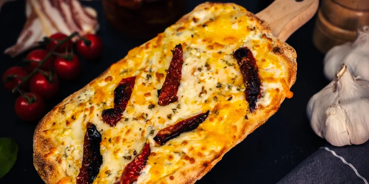Jídlo s sebou: pinsa aneb lehká pizza podle vašeho gusta i nápoj pro 1 nebo 2 osoby
