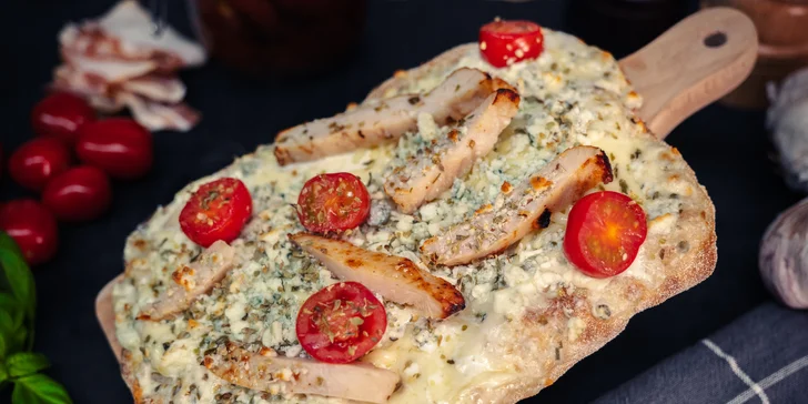 Jídlo s sebou: pinsa aneb lehká pizza podle vašeho gusta i nápoj pro 1 nebo 2 osoby
