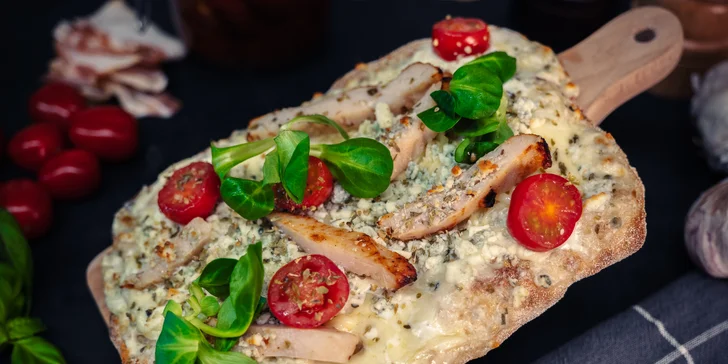 Jídlo s sebou: pinsa aneb lehká pizza podle vašeho gusta i nápoj pro 1 nebo 2 osoby