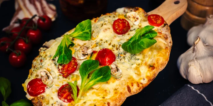 Jídlo s sebou: pinsa aneb lehká pizza podle vašeho gusta i nápoj pro 1 nebo 2 osoby