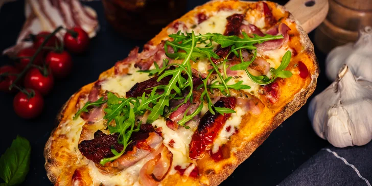 Jídlo s sebou: pinsa aneb lehká pizza podle vašeho gusta i nápoj pro 1 nebo 2 osoby