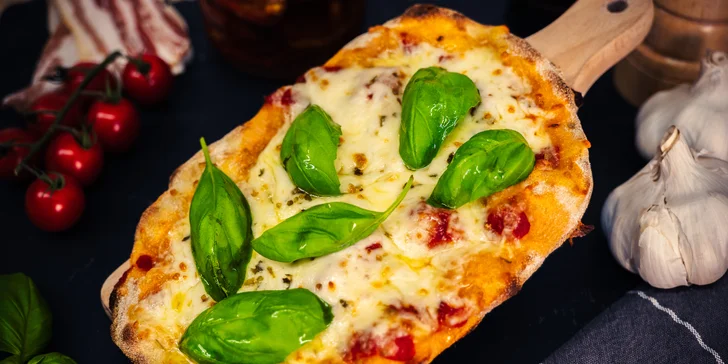 Jídlo s sebou: pinsa aneb lehká pizza podle vašeho gusta i nápoj pro 1 nebo 2 osoby