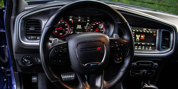 Králem silnic na 12, 24 či 48 hod.: Dodge Charger 5.7 V8 HEMI s výkonem 400 koní