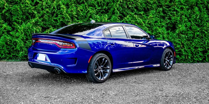 Králem silnic na 12, 24 či 48 hod.: Dodge Charger 5.7 V8 HEMI s výkonem 400 koní