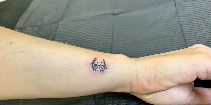 Nové tetování dle vlastního motivu o rozměru až 5 x 5 cm pro jednotlivce i dvojice