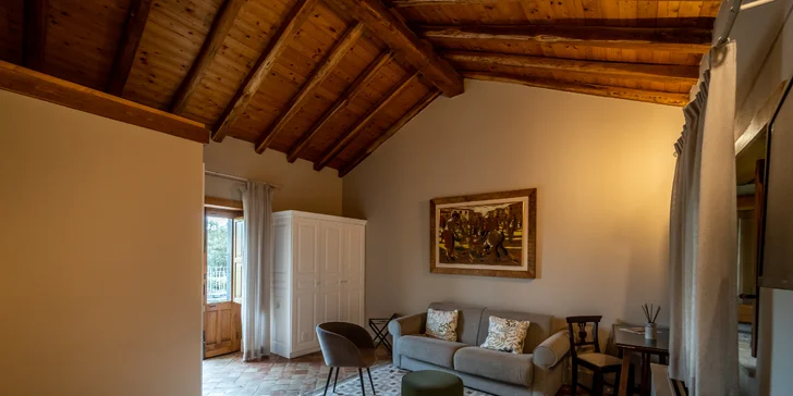 Pobyt pod Etnou ve 4* venkovském hotelu: dvoulůžkové pokoje i apartmány, bazén, zahrada, snídaně