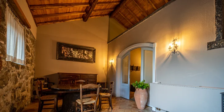 Pobyt pod Etnou ve 4* venkovském hotelu: dvoulůžkové pokoje i apartmány, bazén, zahrada, snídaně