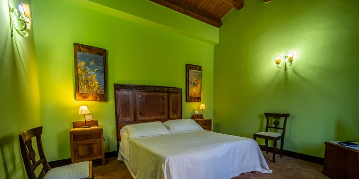 Pobyt pod Etnou ve 4* venkovském hotelu: dvoulůžkové pokoje i apartmány, bazén, zahrada, snídaně