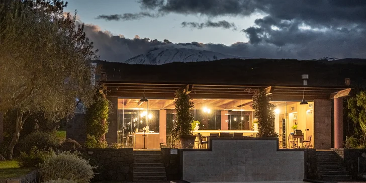 Pobyt pod Etnou ve 4* venkovském hotelu: dvoulůžkové pokoje i apartmány, bazén, zahrada, snídaně