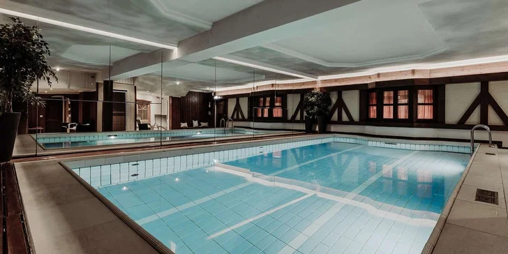 Aktivní dovolená v rakouských Alpách: hotel s polopenzí, lahev prosecca, sauna i bazén