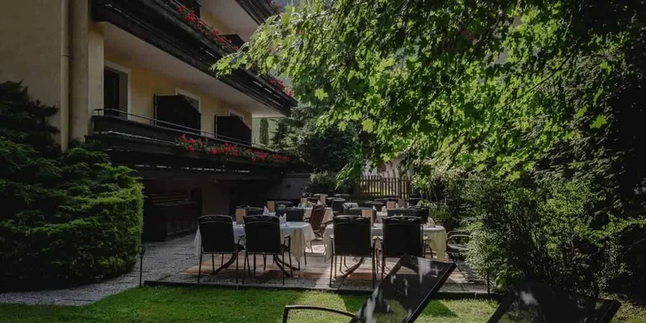 Aktivní dovolená v rakouských Alpách: hotel s polopenzí, lahev prosecca, sauna i bazén