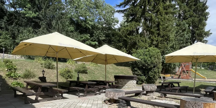 Léto u Moravského krasu: chatky pro 4 osoby se snídaní, areál s biotopem a hřištěm